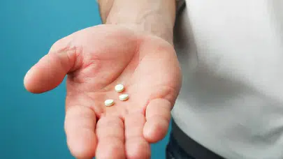 Erkekler için ilk hormonsuz doğum kontrol hapı güvenlik testini geçti: Sorumluluk artık paylaşılıyor