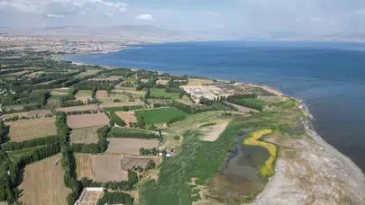 Van Gölü'nün çekilmesiyle iki mahalle arasındaki mesafe 1 kilometreye indi