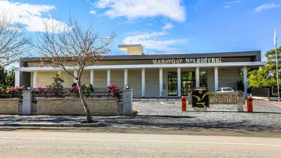 CHP, Manavgat’taki rüşvet iddiaları sonrası 3 ismi ihraç talebiyle disipline sevk etti