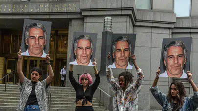 İngiliz medyası: Epstein davasında Elon Musk, Bill Gates, Bill Clinton ve Prens Andrew gibi isimler var