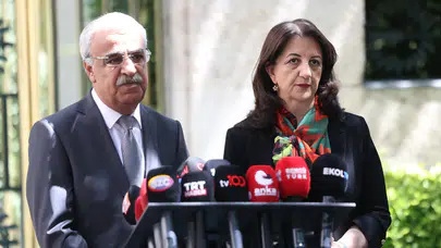 DEM Parti heyeti, terörist başı Abdullah Öcalan ile görüşmek üzere İmralı’ya gitti