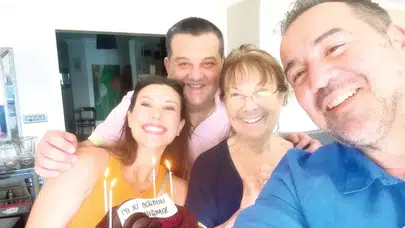 Ata Demirer, 53. yaşını sevgilisi Dilara Alemdar’la kutladı