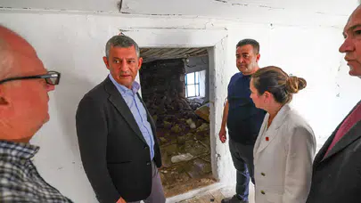 Özgür Özel, Balıkesir Sındırgı’da depremzedelerle buluştu: Biz sana sahip çıkarız