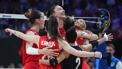 A Milli Voleybol Takımı, Antalya’da Sırbistan’a karşı 3-2 kazandı