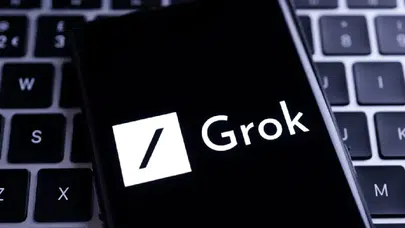 Grok’taki “paylaş” özelliği gizliliği tehdit ediyor: 370 bin sohbet Google’da