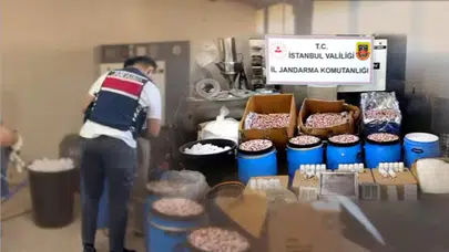 Zeytinburnu ve Sarıyer'de düzenlenen operasyonlarda 847 bin 600 uyuşturucu hap ele geçirildi