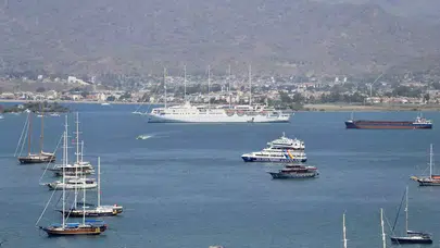 Dünyanın büyük yelkenli yolcu gemilerinden 'Club Med 2' Fethiye'ye demir attı