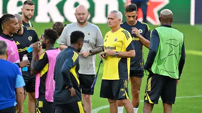Fenerbahçe, 16 sezon aradan sonra şampiyonlar ligi için Benfica’ya konuk oluyor: İlk 11'ler belli oldu
