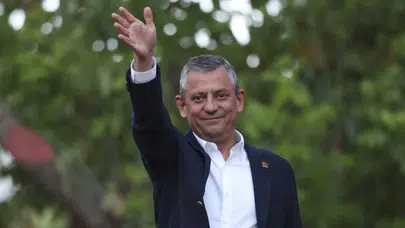 Özgür Özel duyurdu: Bugün fiilen bir belediyeyi CHP'ye katıyoruz