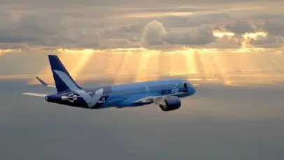 Sarhoş yolcu uçağı acil inişe zorladı