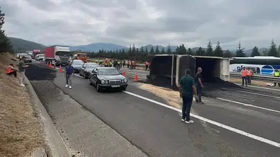 Anadolu Otoyolu Bolu Dağı Tüneli’nde kamyon devrildi, yol kapandı