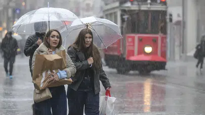 Meteoroloji ve AKOM'dan İstanbul için uyarı: Gök gürültülü sağanak yağış ne zaman geliyor?
