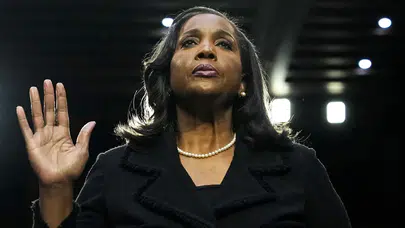 Trump’ın Fed yöneticisini görevden alma girişimini mahkeme engelledi