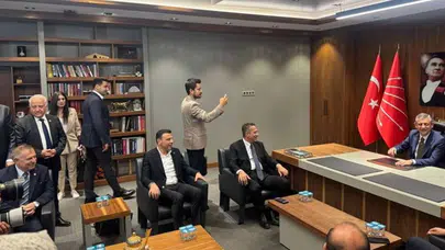 Özgür Özel, Sarıyer'deki yeni Çalışma Ofisi'ne gitti