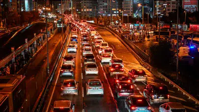 İstanbul'da yağmur, pazartesi trafiğini doruğa taşıdı