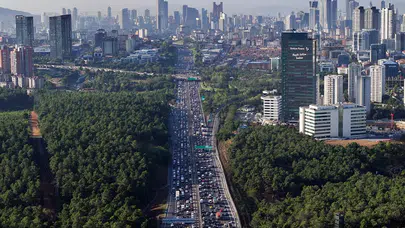 Okulların açılmasıyla İstanbul'da trafik yoğunluğu yüzde 76’ya yükseldi!