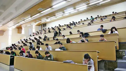 Bu dönemde üniversite okumak hiç olmadığı kadar zor: Aylık maliyet asgari ücreti katladı