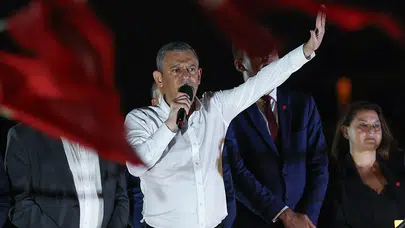 Financial Times'a konuşan Özgür Özel: Baskı sürerse Türkiye'de hayatı durma noktasına getirecek eylemler yaparız