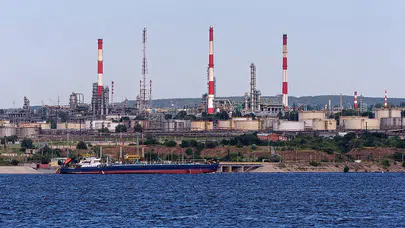 Ukrayna, Rusya’daki petrol rafinerisine saldırı düzenledi