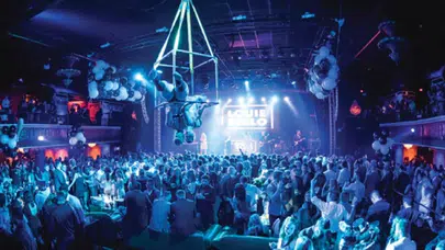 Gece kulübüne silahlı saldırı: Ölü ve yaralılar var