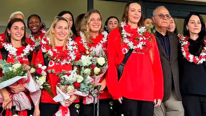 Dünya ikincisi olan Filenin Sultanları Türkiye'ye döndü