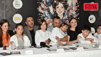 Özel Gereksinimli Çocuklar ünlülerle aynı sahnede