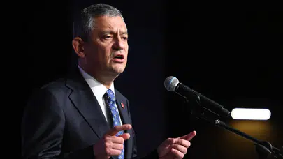 Özgür Özel’den Afyonkarahisar Zafer Meydanı’nda demokrasi çağrısı