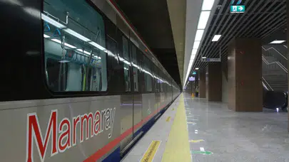 Yenikapı Marmaray istasyonunda intihar: Seferler aksadı