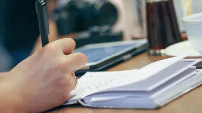 Üniversitelerde ders seçimi ticarete döndü: Bot ve para ile ders satışı