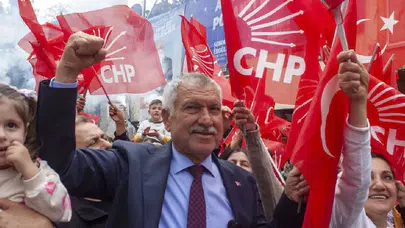 Adana Büyükşehir Belediye Başkanı Zeydan Karalar'dan şaşırtan avukat kararı