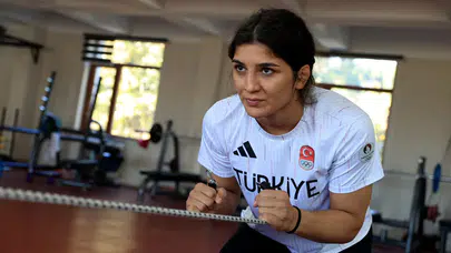 Nesrin Baş dünya ikincisi oldu: 2025 Dünya Güreş Şampiyonası’nda gümüş madalya