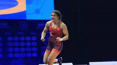 Nesrin Baş finale yükseldi, Buse Tosun bronz için minderde