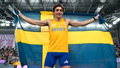 Armand Duplantis sırıkla atlamada 14. dünya rekorunu da kırdı!