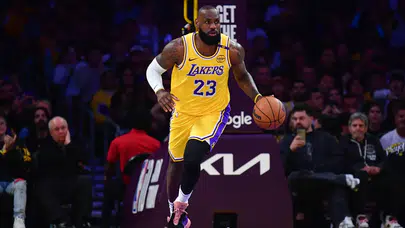 LeBron James 43 bin sayıyı aştı: Celtics, Lakers’ı farklı geçti