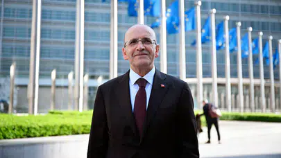 Bakan Şimşek'ten bütçe eleştirilerine yanıt: Borç yükü iddiaları gerçeği yansıtmıyor
