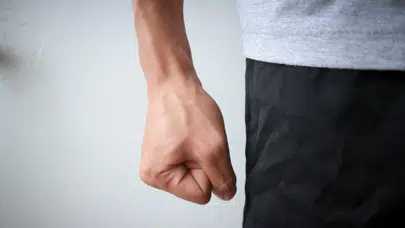 Bağırmak, kırmak, dökmek…Öfkeyi boşaltmak sanıldığı gibi rahatlatmıyor: Bilim efsaneyi çürüttü