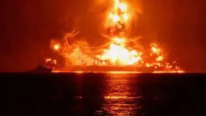 Irak karasularında tanker faciası: İki dev gemi alevler içinde kaldı