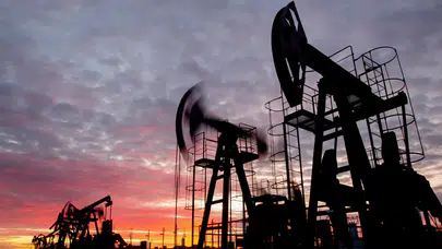 Petrol fiyatları savaşın etkisiyle fırladı: Brent 118 doları aştı