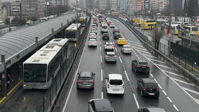 Bayram sonrası İstanbul'da trafik alarmı: Yoğunluk yüzde 76'ya ulaştı