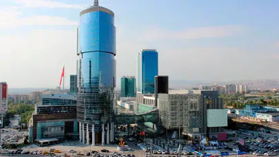 Ankara'da bir AVM'den 18 yaş altına hafta sonu yasağı