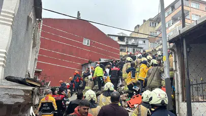 İstanbul Fatih'te 2 bina çöktü: Ekipler enkazda zamanla yarışıyor