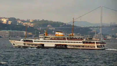 İstanbul Boğazı'nda sis dağıldı: Gemi trafiği normale döndü