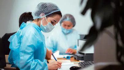 Anayasa Mahkemesi sağlık çalışanlarının nöbet ücreti sınırını iptal etti