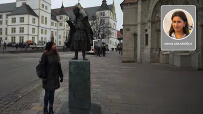 Bir Heykelden Fazlası: Sessiz Bir Cesaretin Taşlaşmış Hâli