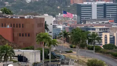ABD bayrağı 7 yıl sonra Venezuela’da yeniden göndere çekildi