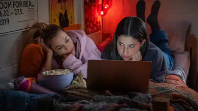 Sadie Sandler başrolde: Netflix'in yeni üniversite komedisi Roommates geliyor