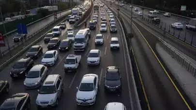 Bayram dönüş trafiği başladı: Yollarda yoğunluk artıyor