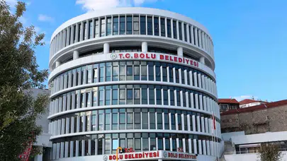 Bolu Belediyesi’ne şafak operasyonu: Jandarma binada arama yaptı!