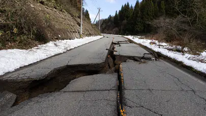 Japonya açıklarında 7,4 büyüklüğünde deprem: Tsunami uyarısı verildi