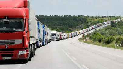 10 yıllık kriz çözüldü: Türk tır şoförlerine Körfez’de transit vize müjdesi